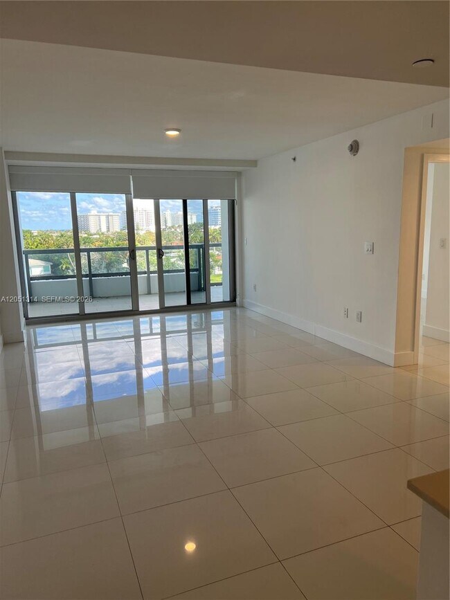 Foto del edificio - 9261 E Bay Harbor Dr