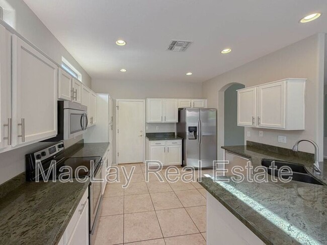Building Photo - 203 W Cedar Dr