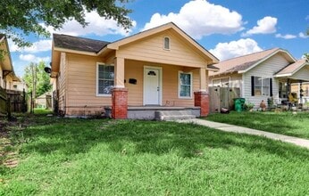 Building Photo - 3303 Illinois St