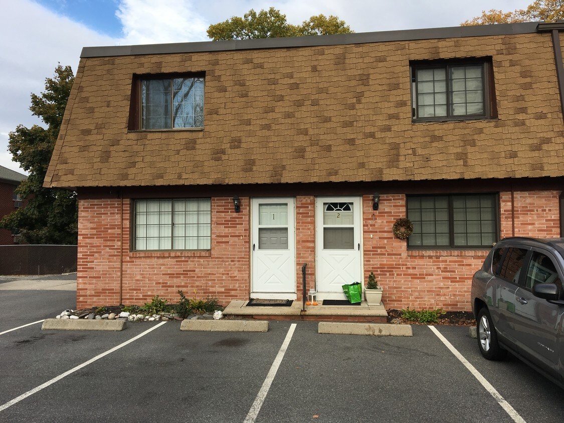 1605 Douglas Ave, North Providence, RI 02904 Townhome Rentals in North Providence RI