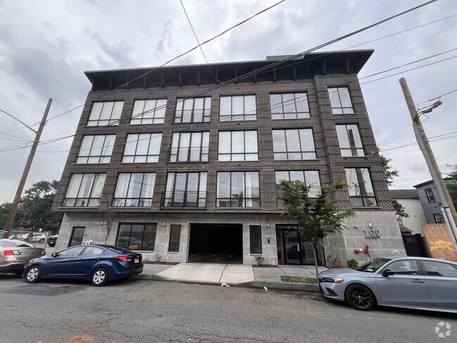Building Photo - 99 Sackett St