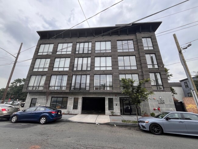 Building Photo - 99 Sackett St