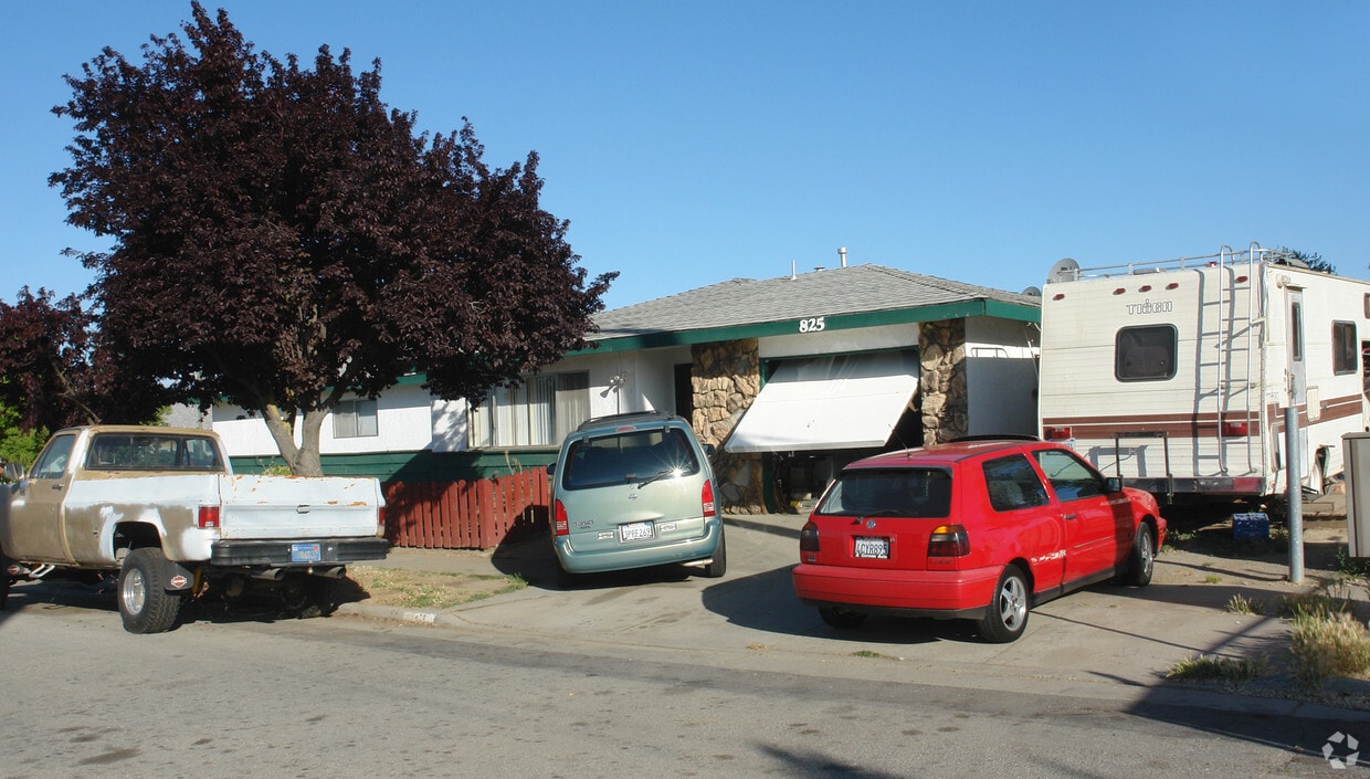 Primary Photo - 825 Singleton Rd