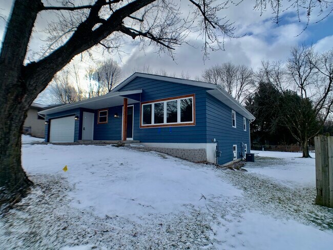 Building Photo - 6825 Putnam Rd