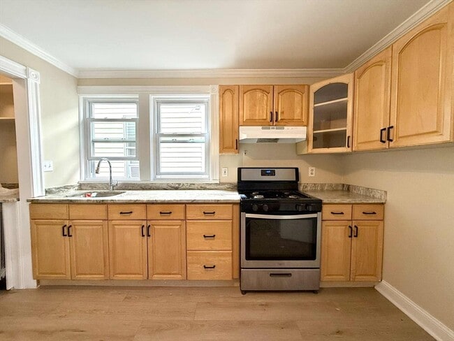 Building Photo - 19 Howell St