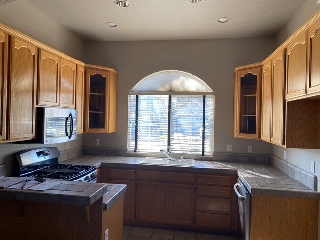 Building Photo - Cute 3 Bedroom Home