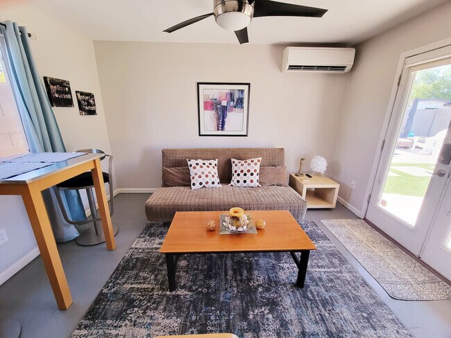 Foto del edificio - 1510 E Whitton Ave