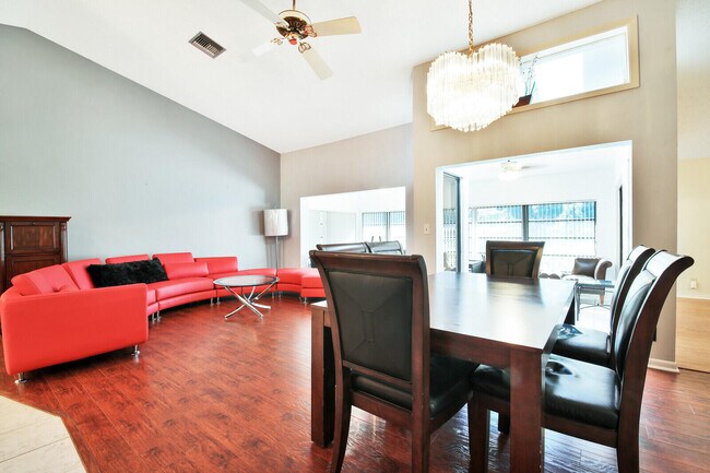 Foto del edificio - 5628 Pleasant Valley Ln