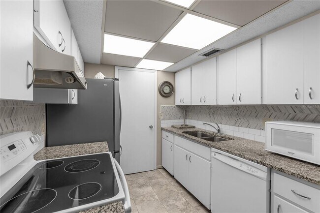 Foto del edificio - 4119 61st Ave Terrace W