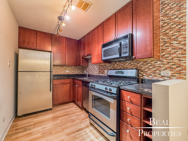 Building Photo - 625 W Wrightwood Ave