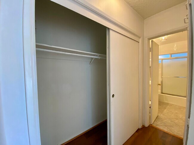 Foto del edificio - 239 Windward Ave