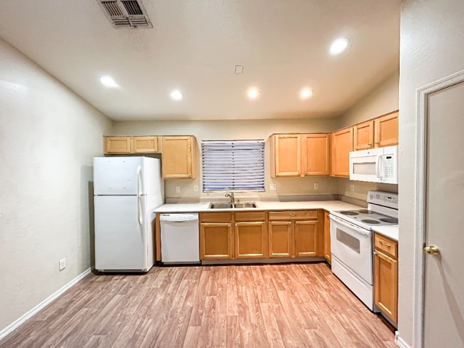 Foto del edificio - 11049 E Abilene Ave