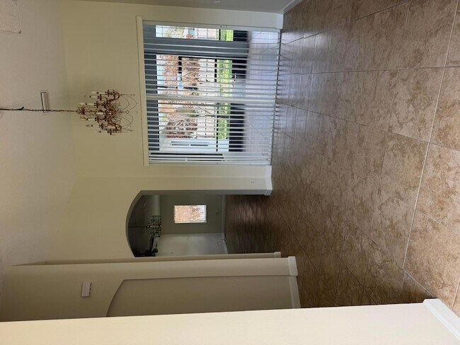 Building Photo - 787 SE Evergreen Terrace