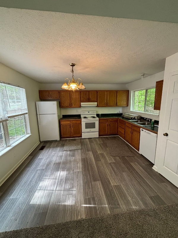 Building Photo - 33 Wisteria Ln