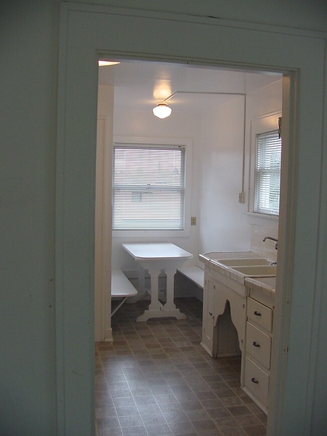 Building Photo - 5228 36th Ave NE Seattle, WA 98105 $2,850 ...
