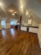 Building Photo - 15 Strathallan Park