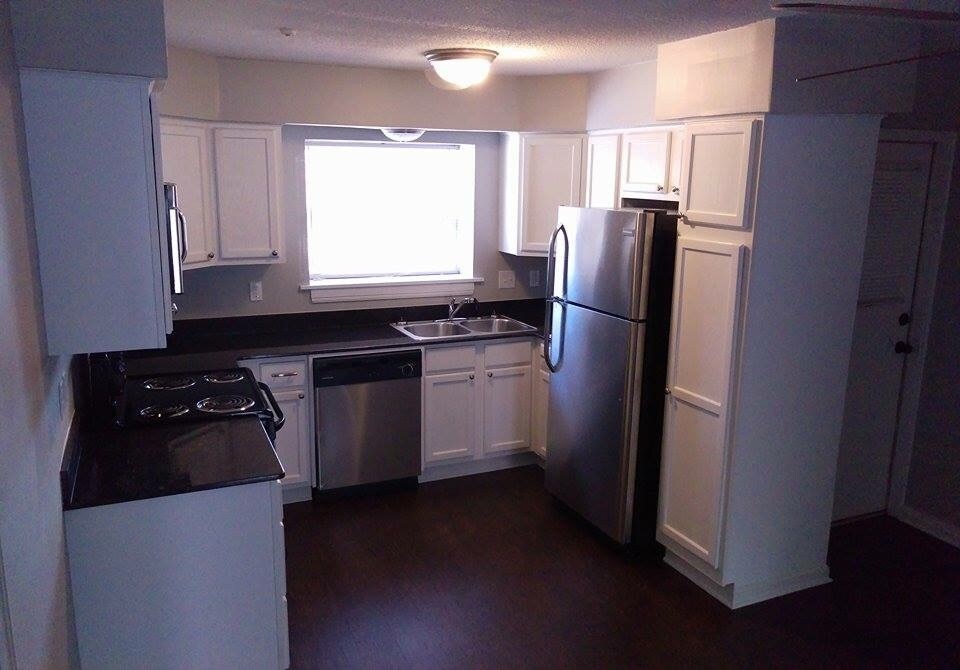 Primary Photo - 301 E Reynolds Dr