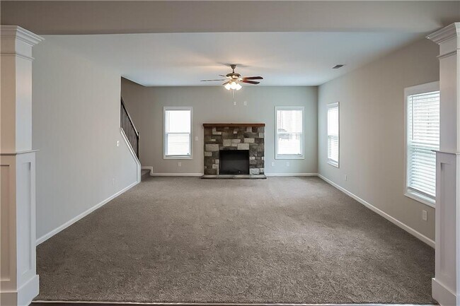 Building Photo - 1150 Red Bud Cir