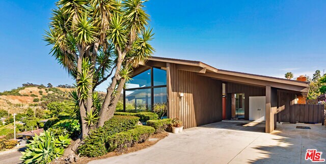 Foto principal - 5961 Wrightcrest Dr
