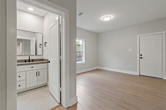 Building Photo - 1007 E 33rd St