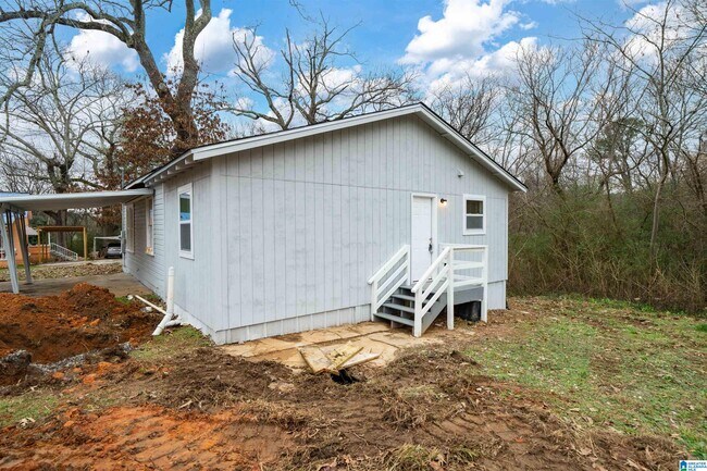 Building Photo - 121 Holt Ave