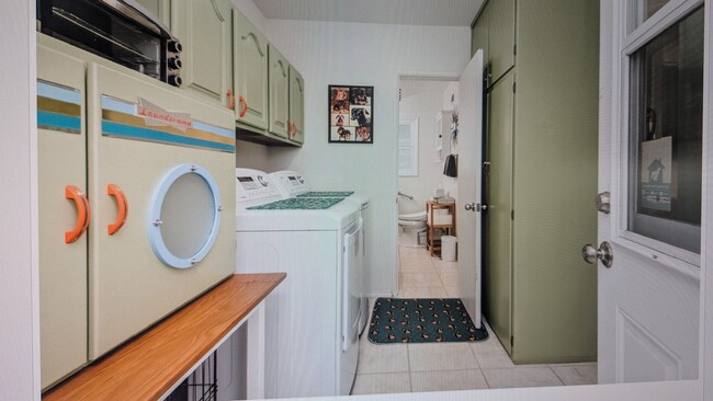 Laundry - 6029 Greenbush Ave