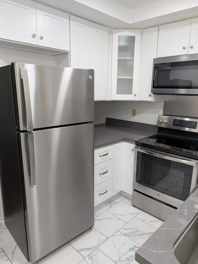 Foto principal - First-Level Townhome with Private Patio