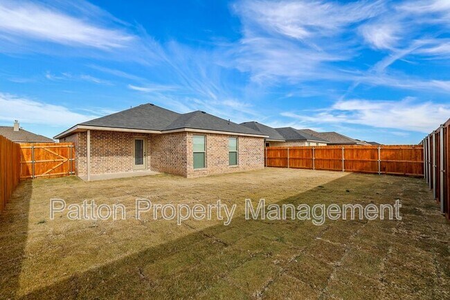 Foto del edificio - 9901 Yellowhouse Ave