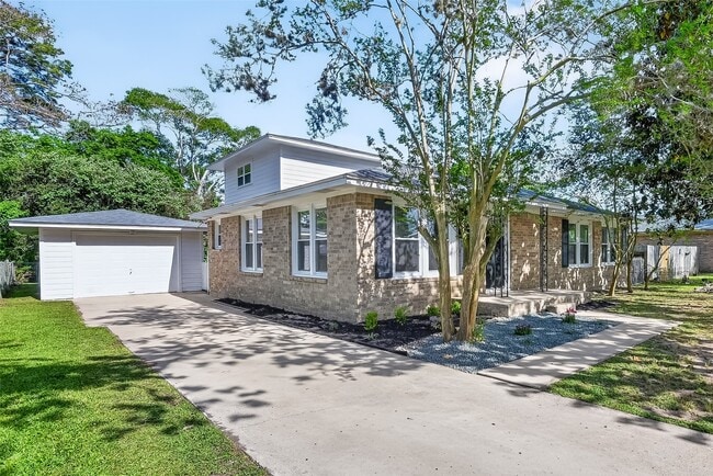 Foto del edificio - 729 Loggins Dr