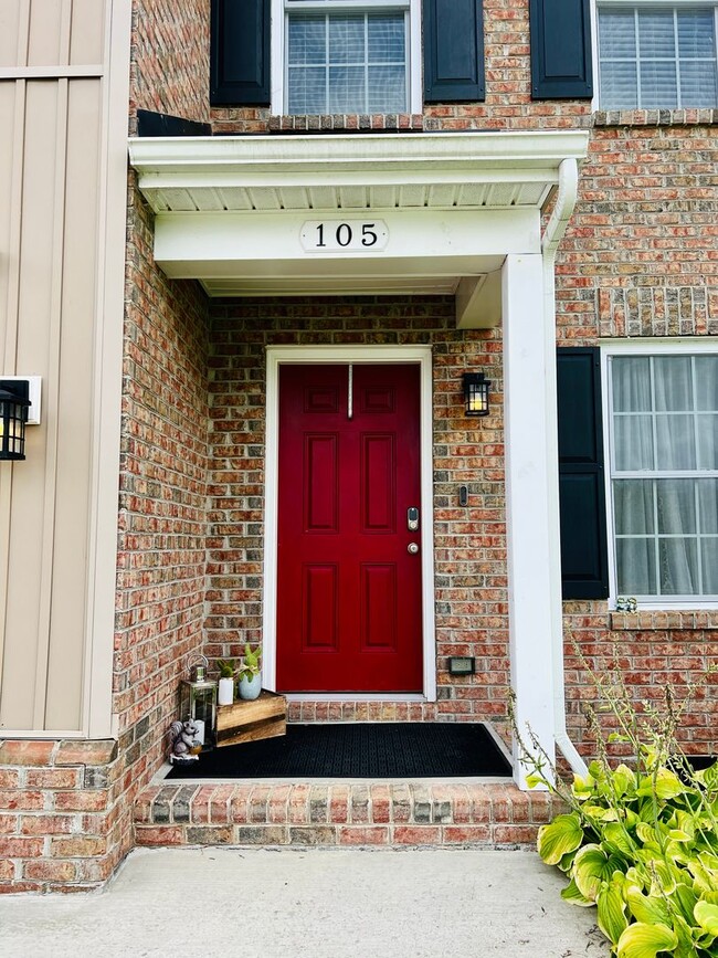 Building Photo - 4 Bedroom Home with Garage & Convenient ac...