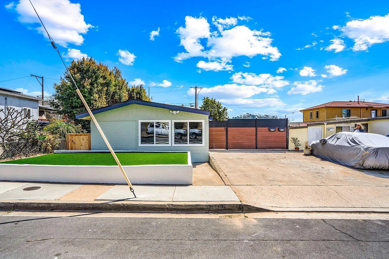 Primary Photo - 5515 Lauretta St