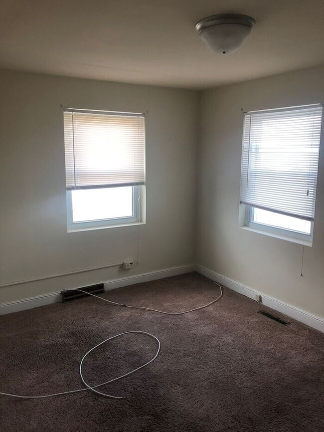 Building Photo - Lovely 3-Bedroom Home Near Everyday Essent...