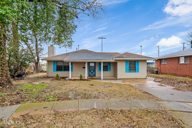 Building Photo - Check Out this 3 bed 2 bath!!