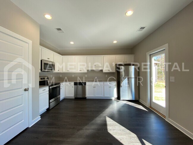 Foto del edificio - Home for Rent in Lincoln, AL!!!  DEPOSIT P...