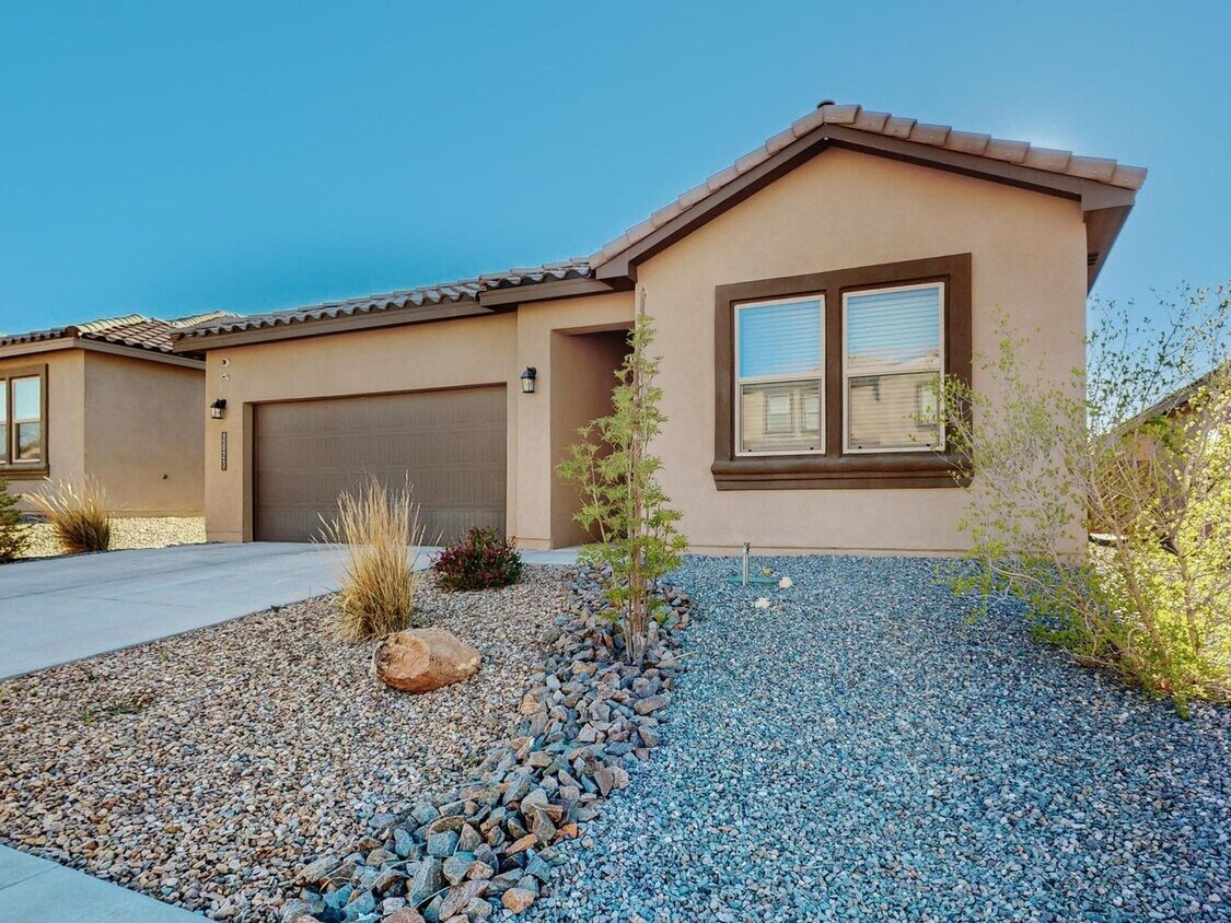 Primary Photo - 4 Bedroom Single Family Home in Albuquerque