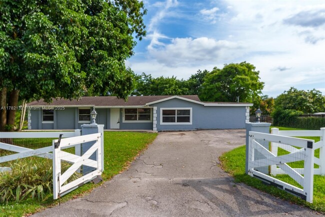 Building Photo - 13980 SW 36th Ct