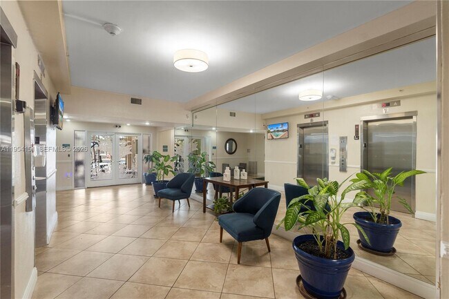 Foto del edificio - 2350 NE 135th St