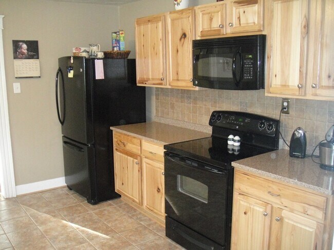 Building Photo - Blacksburg, 3BR / 2BA, Available July 1st