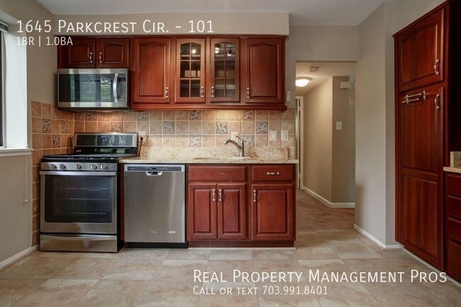 Building Photo - 1645 Parkcrest Cir