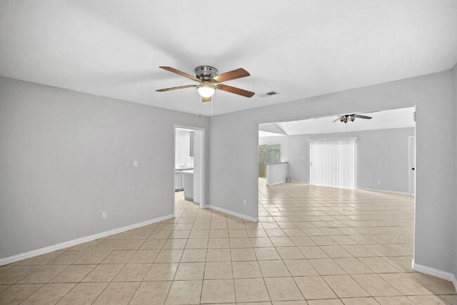Foto del edificio - "Charming 3-Bedroom Haven on Gladewell Drive with Elegant Granite Touches!"
