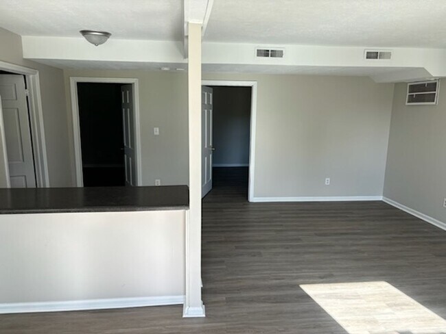 Foto del edificio - 6460 Wilson Ave