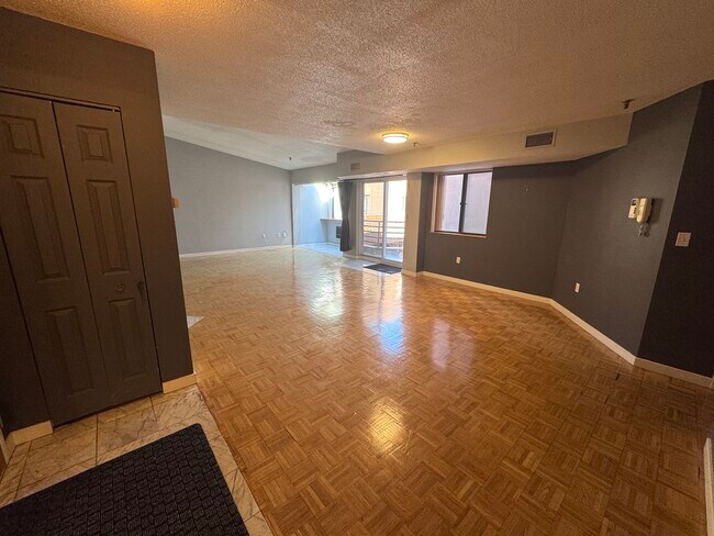 Building Photo - 147 Kelton St