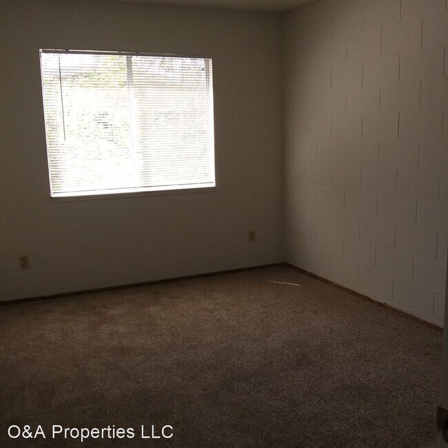 Foto del edificio - 2 br, 1 bath Apartment - 2223 Edison Avenue
