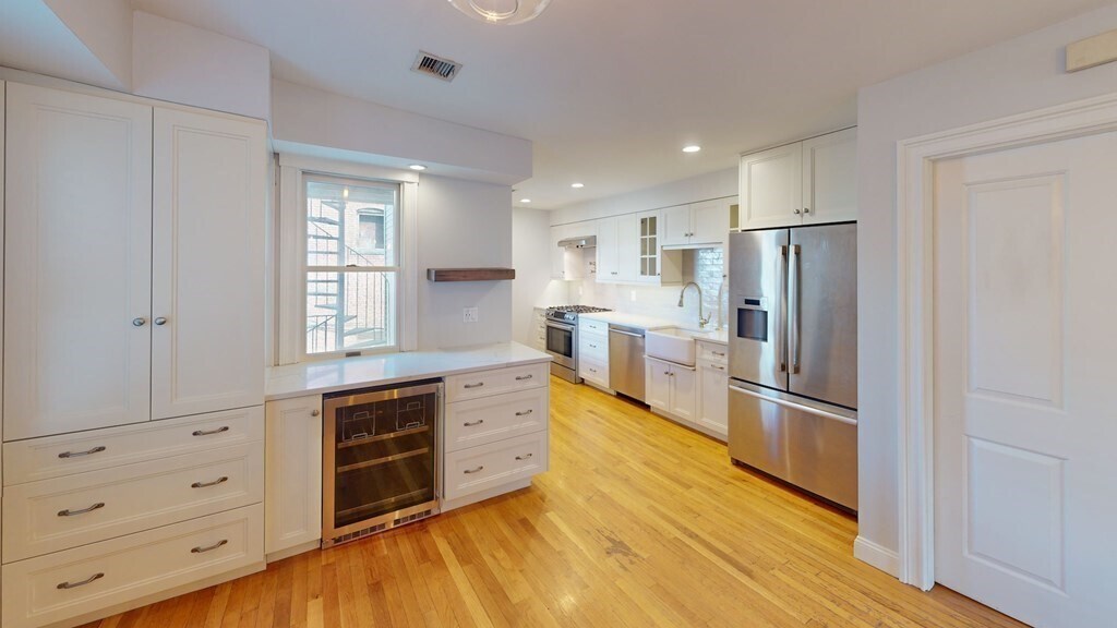 Foto principal - 214 W 7th St