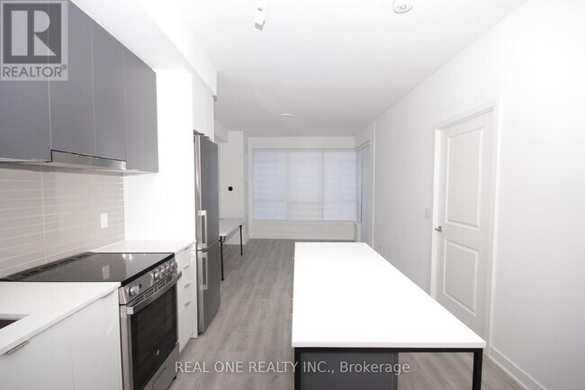 Building Photo - 30 Upper Mall Wy