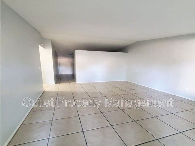 Photo - 1705 Ridgewood Ln Apartment