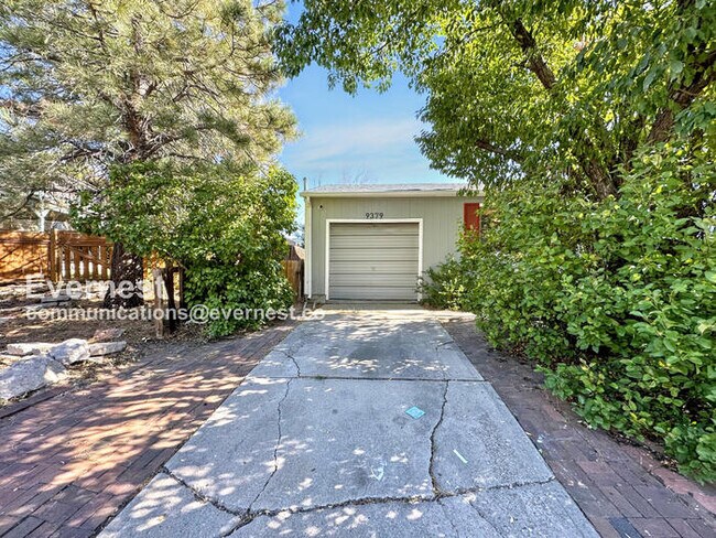 Building Photo - Beautiful 3-Bedroom Home with Garage / Ava...