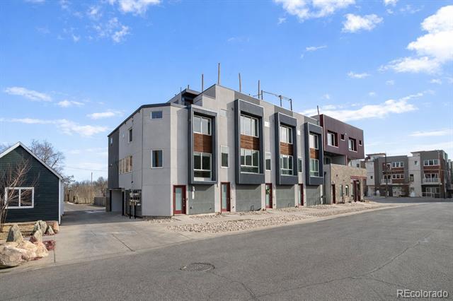 Building Photo - 3810 Julian St