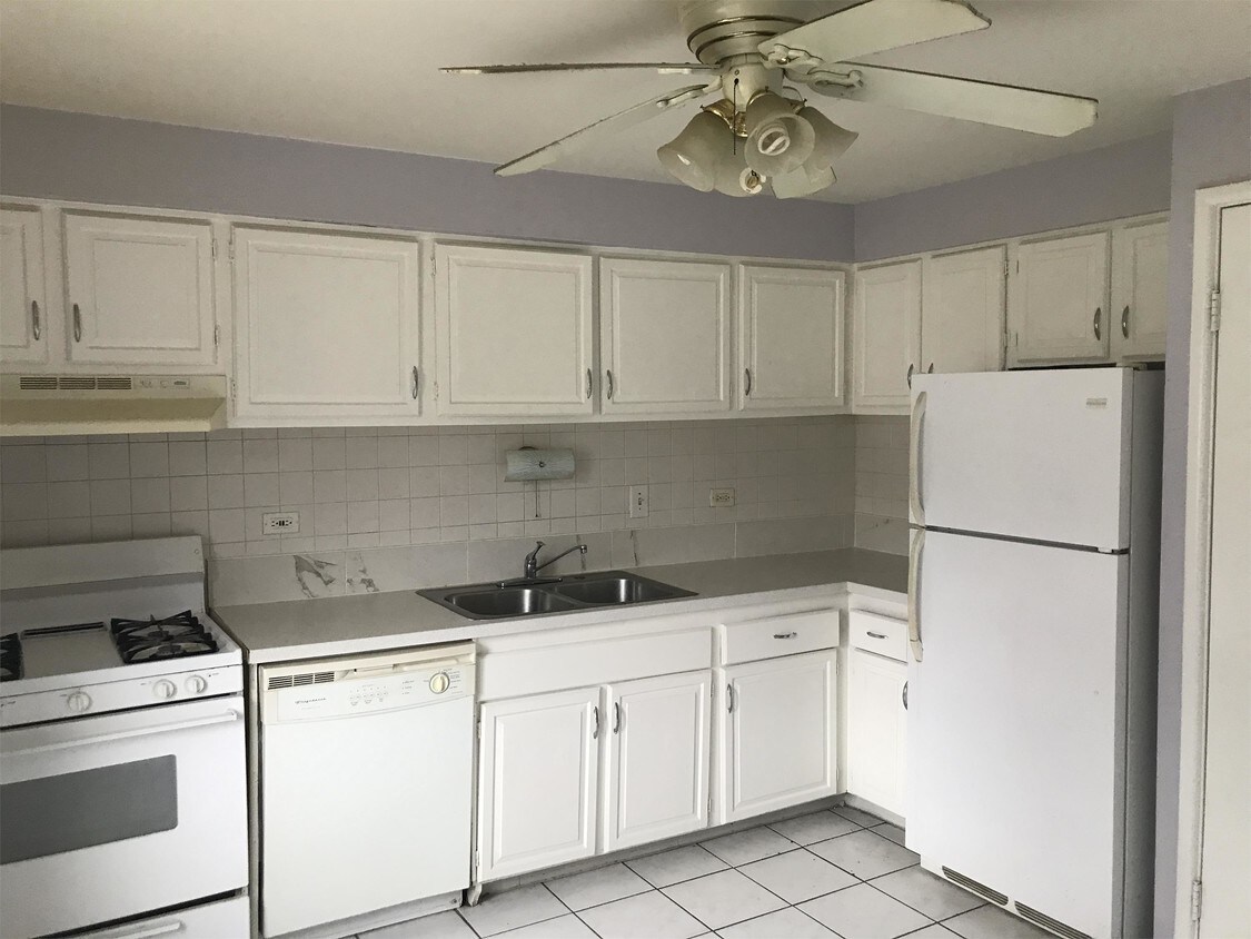 Primary Photo - 1225 E WOODBURY Ln
