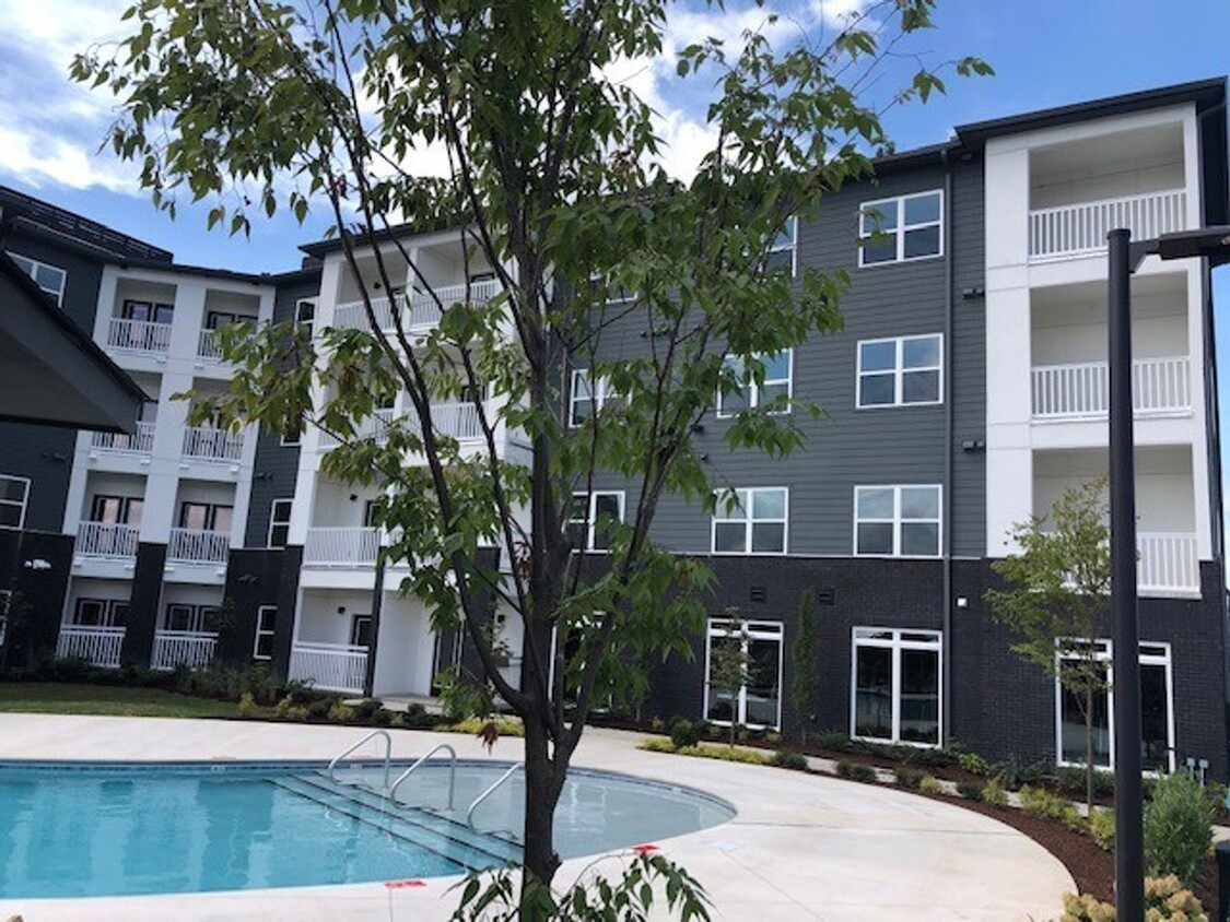 Foto principal - Brand new condo in beautiful community